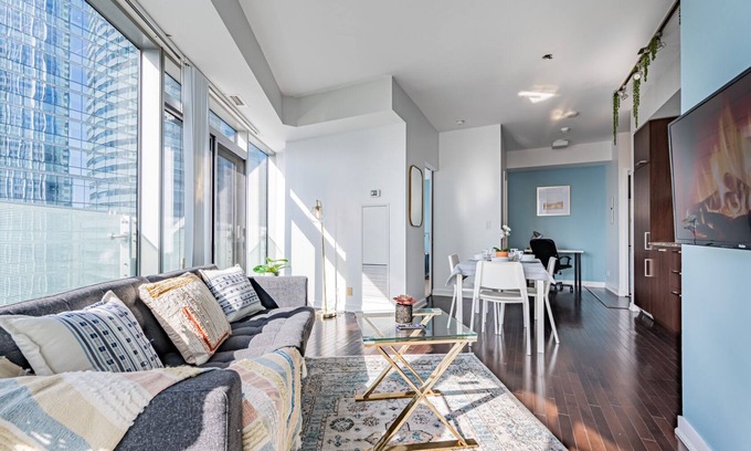 Quidi Vidi Hotel | Ice Suites - Entertainment Dist