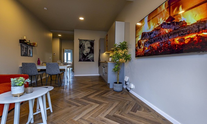 Hliðar Apartment | ICELAND SJF APARTMENTS -201 Free parking Downton Reykjavík