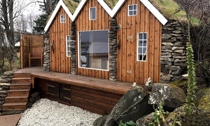 Reykjavik Villa | ICELAND SJF VILLA With Hot Tub & Outdoor Sauna Amazing Mountains and city view