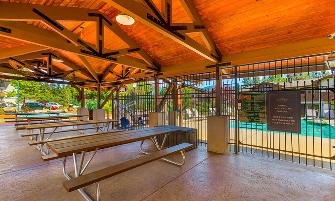 Downtown Leavenworth Apartment | Icicle Village Winter Wonderland. Pool