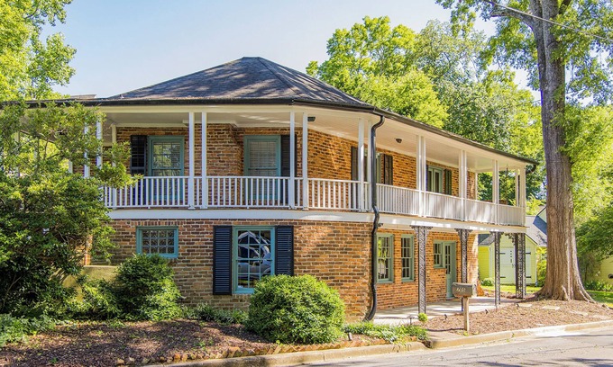 Rome House | Iconic Historic Home near downtown Rome