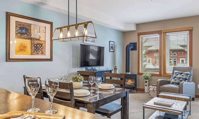 Cougar Creek Condo | Iconic Mountain Views 2BR/2Bth/Pool/HotTub/BBQ