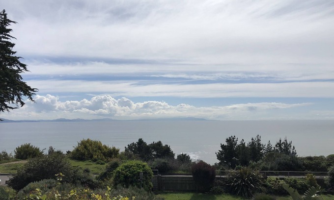Bolinas House | Iconic Mushroom House. Ocean Views, Walk to Beach and Sauna!