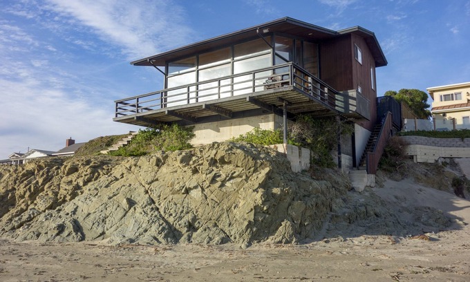 Cayucos House | Iconic Oceanfront Cayucos Beach Home, Panoramic View Room, Direct Beach Access!