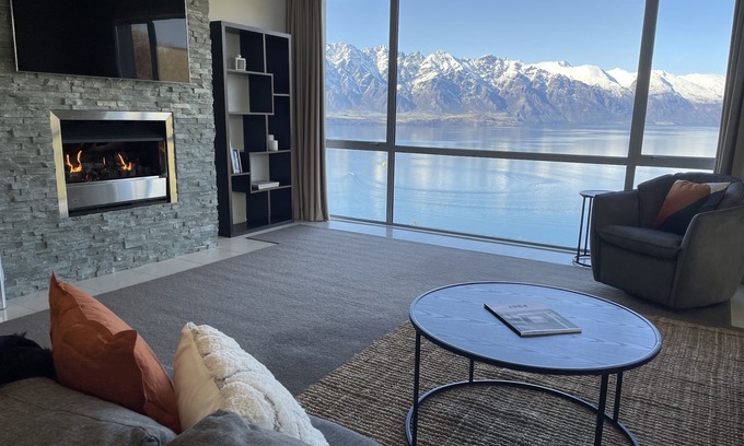 Fernhill House | Iconic Queenstown Apartment