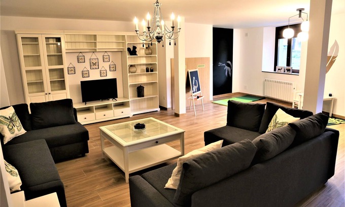 Sant Feliu de Pallerols Apartment | Idílico Apartamento a la Orilla del río Brugent