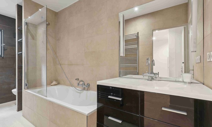 Passerelle Apartment | ID 421 stylish and renovated 2 bedrooms apartment in Passage du Genie