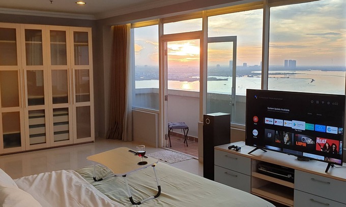 Old Jakarta Apartment | Luxury Sea View Serviced Apartment With Balconies