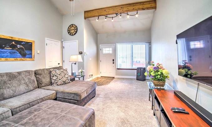 Idaho Falls House | Idaho Falls Townhome ~ 5 Mi to Tauthaus Park!