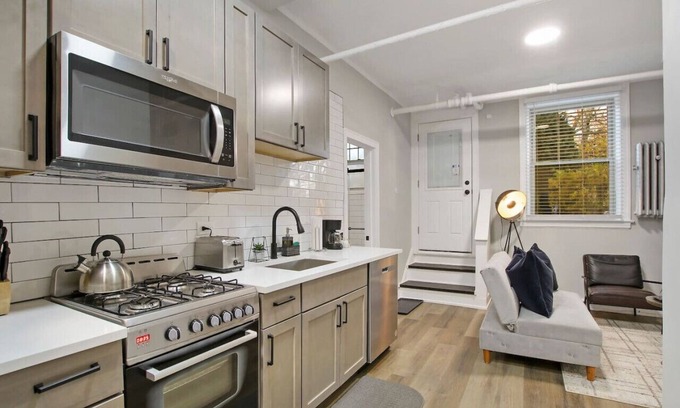 Evanston Apartment | Ideal 1-Bedroom Apartment