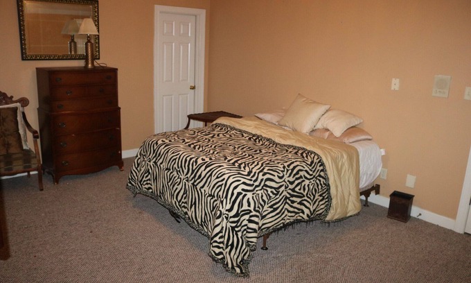 Lakes of Forest Hill House | Ideal Corporate Retreat