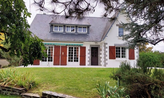 (le) Mesnil Hue House | Ideal family home, 2 mm from the beach and 5 mm from shops.