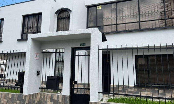 Calle 26 House | IDEAL FAMILY HOME, CLOSE TO THE AIRPORT