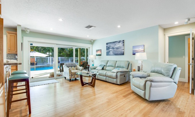 Bradenton House | Ideal family retreat with a private pool, outdoor TV, surround sound, & WiFi