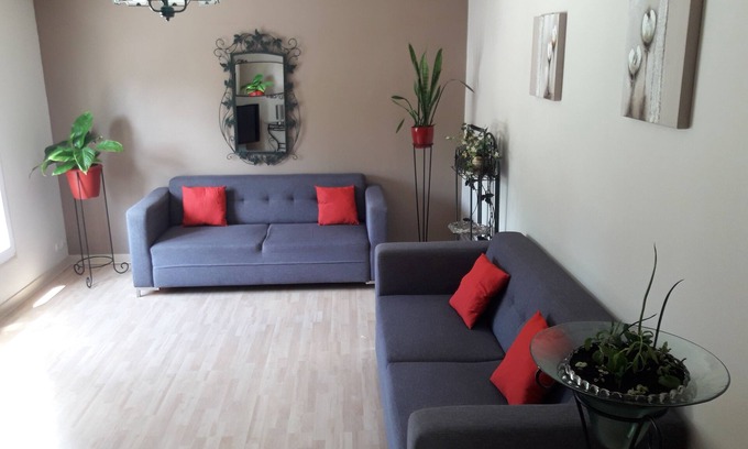 Saint-Hilaire-la-Palud Apartment | Ideal for relaxing, visiting the marshes, overlooking the pool, gardens, boating, cycling.