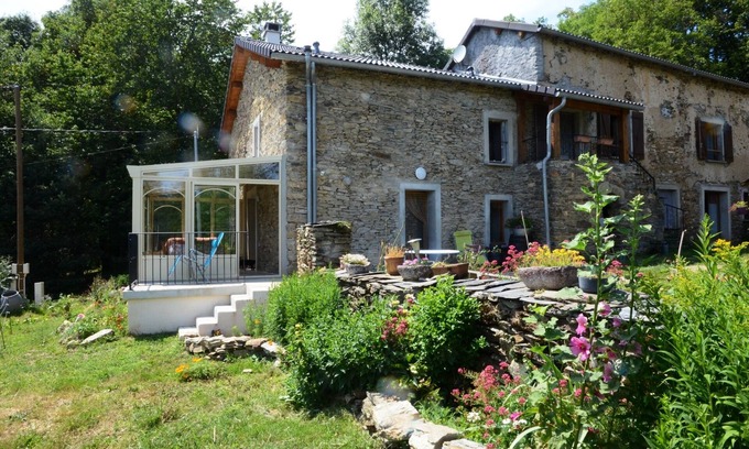 Saint-Pierre-de-Trivisy Cottage | Ideal for children: games, wide-open spaces 500m away, animals to cuddle