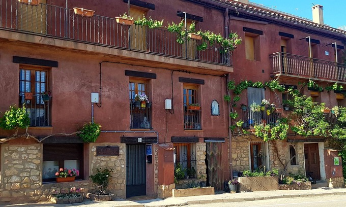 Gea de Albarracin Apartment | Ideal for couples. Pets Allowed. Fantastic for visiting the area.