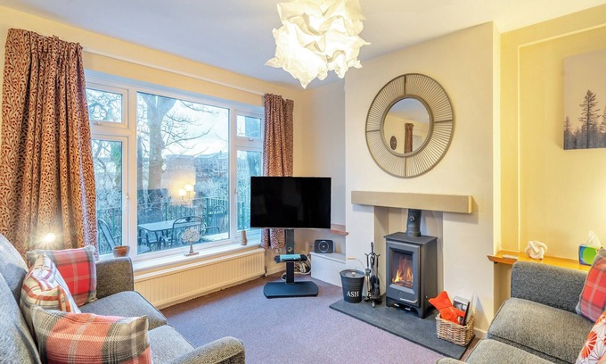Hawes Cottage | Ideal for couples or a small group of friends.