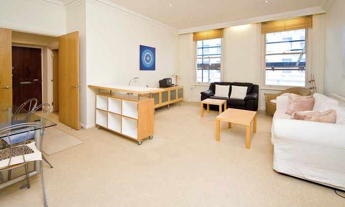 Kensington Apartment | Ideal for families/business 2 bedroom/two bath flat central location Kensington