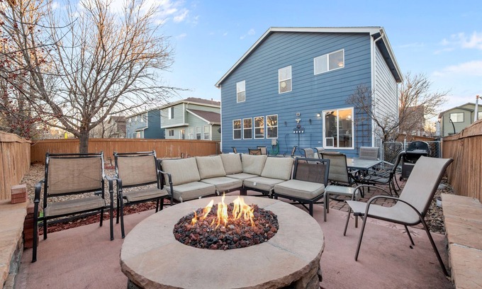 Brighton House | Ideal for Families & Groups | Theatre | Pet Friendly | Firepit | Spacious