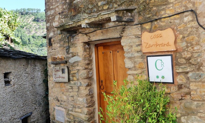 Erias Cottage | IDEAL FOR GROUPS OF 6/8 PEOPLE, 3 Bedrooms