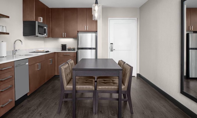 Isle of Palms Hotel | Ideal for Mayo Clinic Visitors: 3 Spacious Suites w/Kitchen and Pool Access