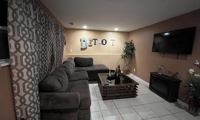 Detroit House | Ideal for monthly stays. Short term rentals will receive 20% off booking.
