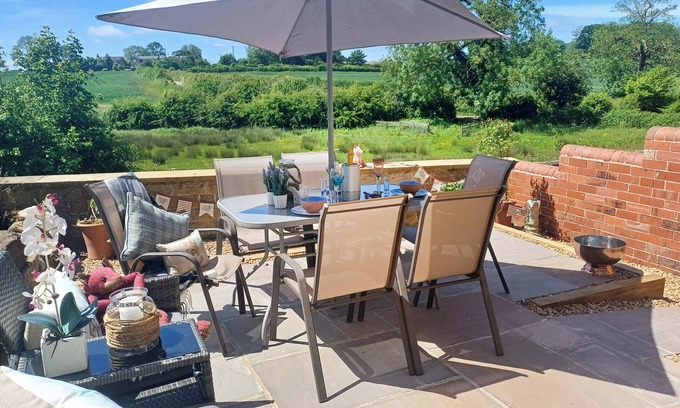 Thorner Cottage | Ideal for small groups - Thorner/Leeds 3 Bed cottage - with fantastic views