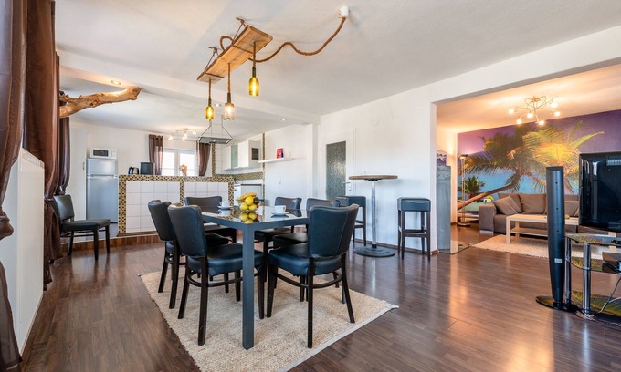 Fischach House | Ideal for trips to Augsburg, Legoland, Munich, Ulm . fully equipped