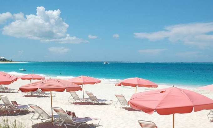 Grace Bay Hotel | Ideal Grace Bay Location in a Beachfront resort. Build Sandcastles or just Chill