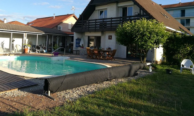 Mably House | IDEAL HOUSE FOR FAMILIES