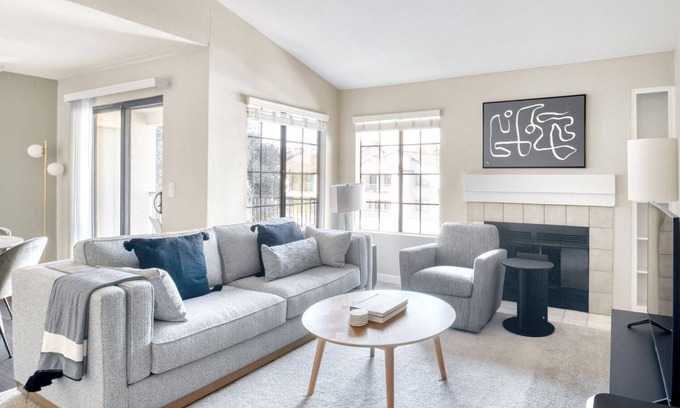 University City Apartment | Ideal La Jolla 1BR w/Gym, W/D & Pool, nr bars & shops, by Blueground