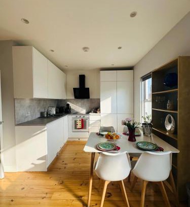 Kilburn Apartment | Ideal Location - Brondesbury Apartment, NW6