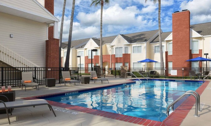Houston House | Ideal Location! Near NASA Johnson Space Center, Outdoor Pool, FREE Parking!