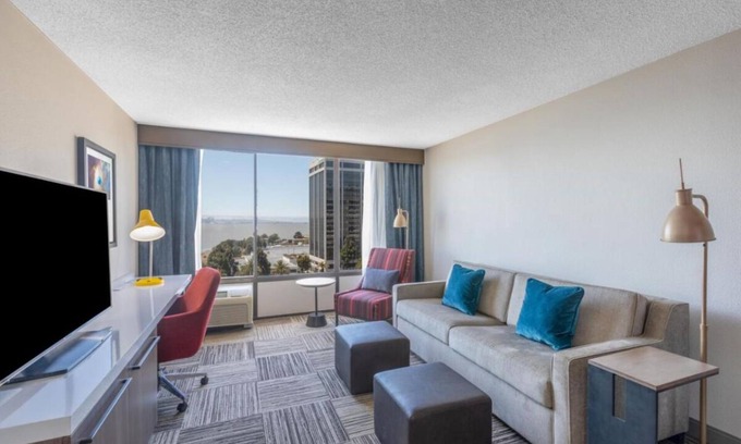 Emeryville Hotel | Ideal Location! Onsite Parking, Pets Allowed, Near Berkeley Art Museum