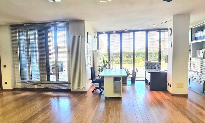 Lorenteggio Apartment | Ideal loft for work and families, urban site+green, metro,tram,bus & train @50 m