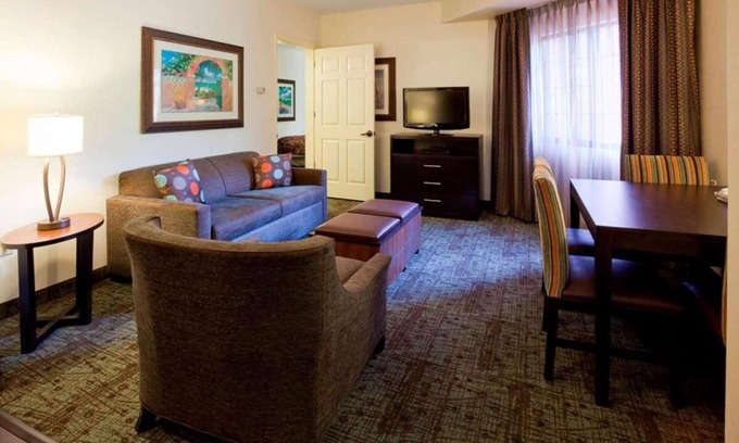Alpharetta Hotel | Ideal Mix of Comfort and Value! Pets Are Welcome, Free Breakfast!