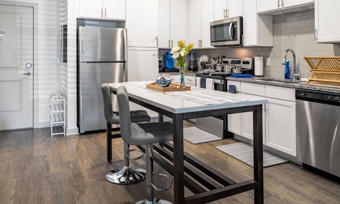 Arlington Apartment | Ideal Modern Retreat in the Heart of Jacksonville