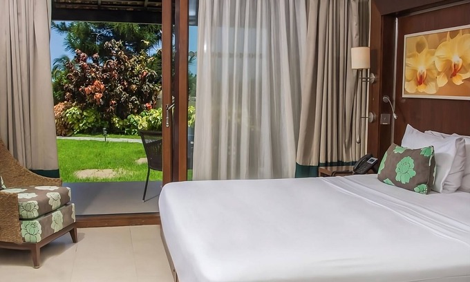 Charlotte Hotel | Ideal Romantic Stay with Garden View | Short Drive From the Beach | Adults Only!