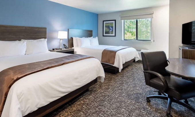 Grand Rapids Hotel | Ideal Stay for Families, Room w/Kitchen | Near Museums | Parking | Onsite Pool