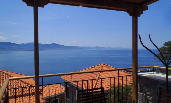 Mithimna House | Ideally located in the village center, near the sea with breathtaking views