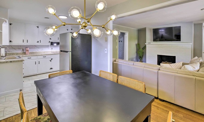 Johnson City Apartment | Ideally Located Johnson City Unit w/ Balcony!