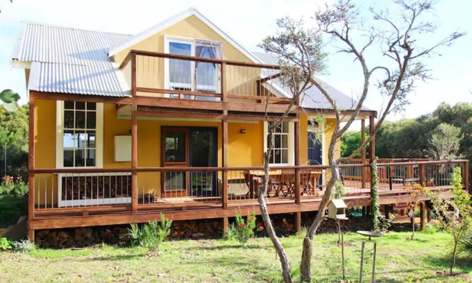 Port Campbell House | Ideally situated within a short drive to the 12 Apostles and Loch Ard Gorge