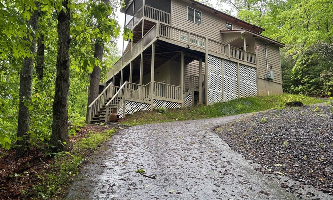 Murphy House | Idlewood - Escape to your dream mountain retreat in Western North Carolina