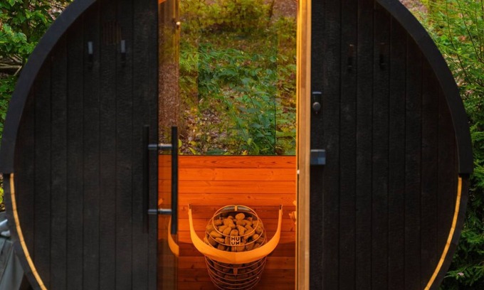 South Bloomingville Apartment | Idyll Reserve 5 | The North - luxury, pet-friendly, sauna, hot tub, fireplace