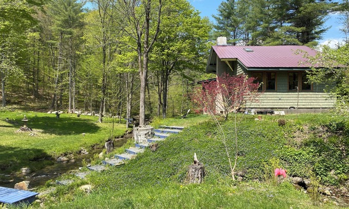 Brookline House | Idyllic 1-bedroom house by beautiful stream in lovely Vermont forest