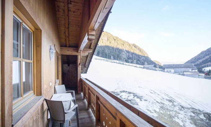 Valles Apartment | Idyllic Apartment "Wieserhof Philipp" with Balcony, Mountain View & Wi-Fi