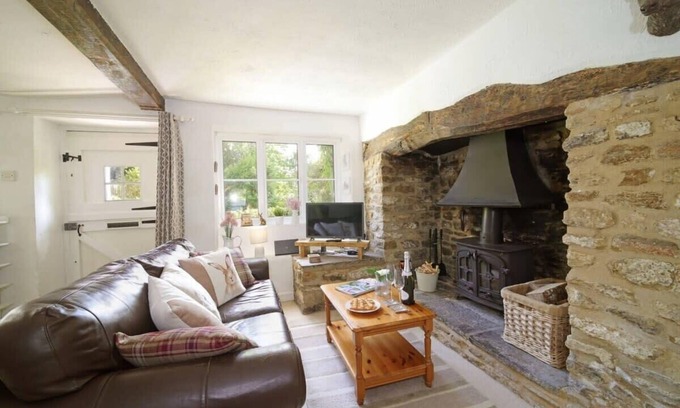 Zeals House | Idyllic Cottage in Dorset, Garden & Parking