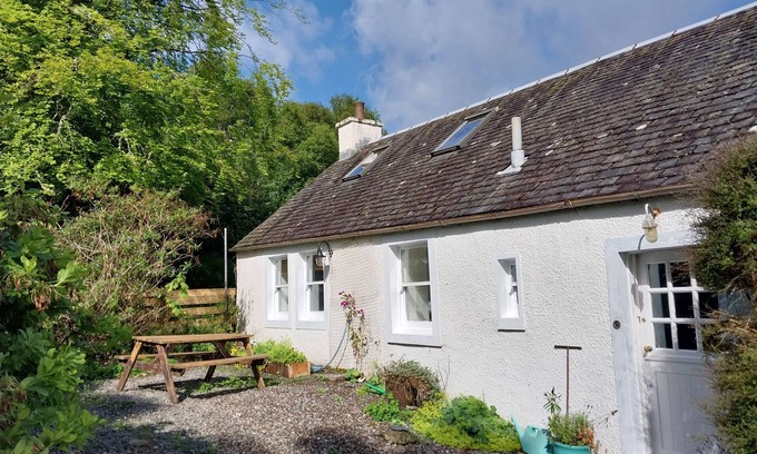 Kilcreggan Cottage | Idyllic cottage in peaceful rural location! Perfect for hikers and cyclists!