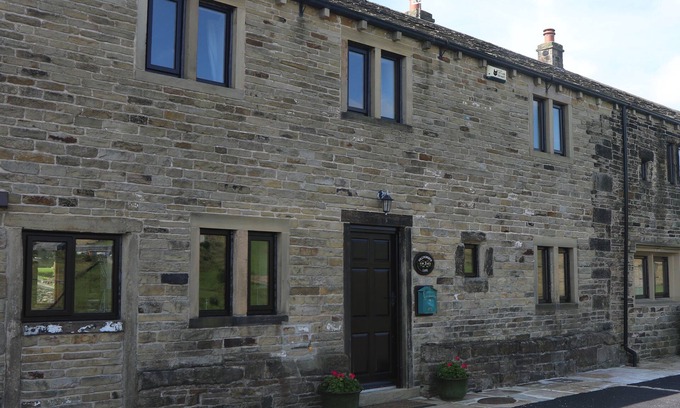 Ainley Top Cottage | Idyllic cottage in Slaithwaite, stunning views, heart of the countryside